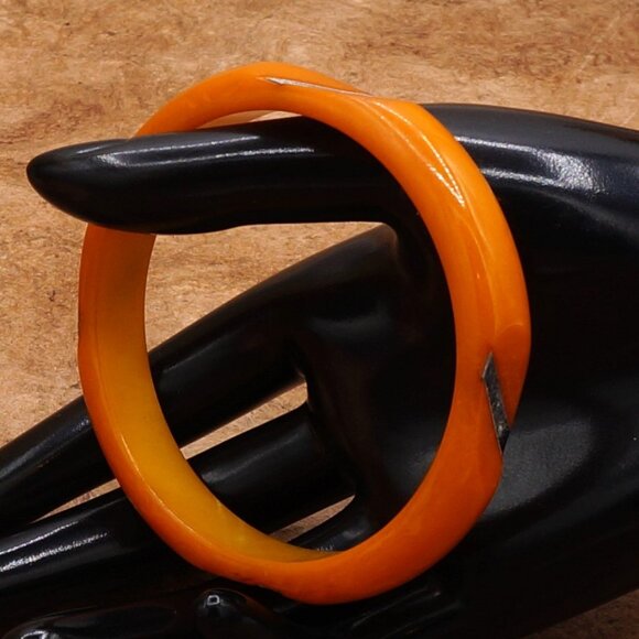 1930-50 Vintage Bakelite Butterscotch Orange Carved Bangle W/ Metal Inlay 8 Inch - Picture 12 of 12